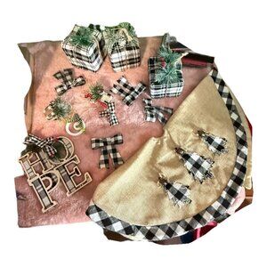 Mini Christmas Tree – Black Plaid Decor Set